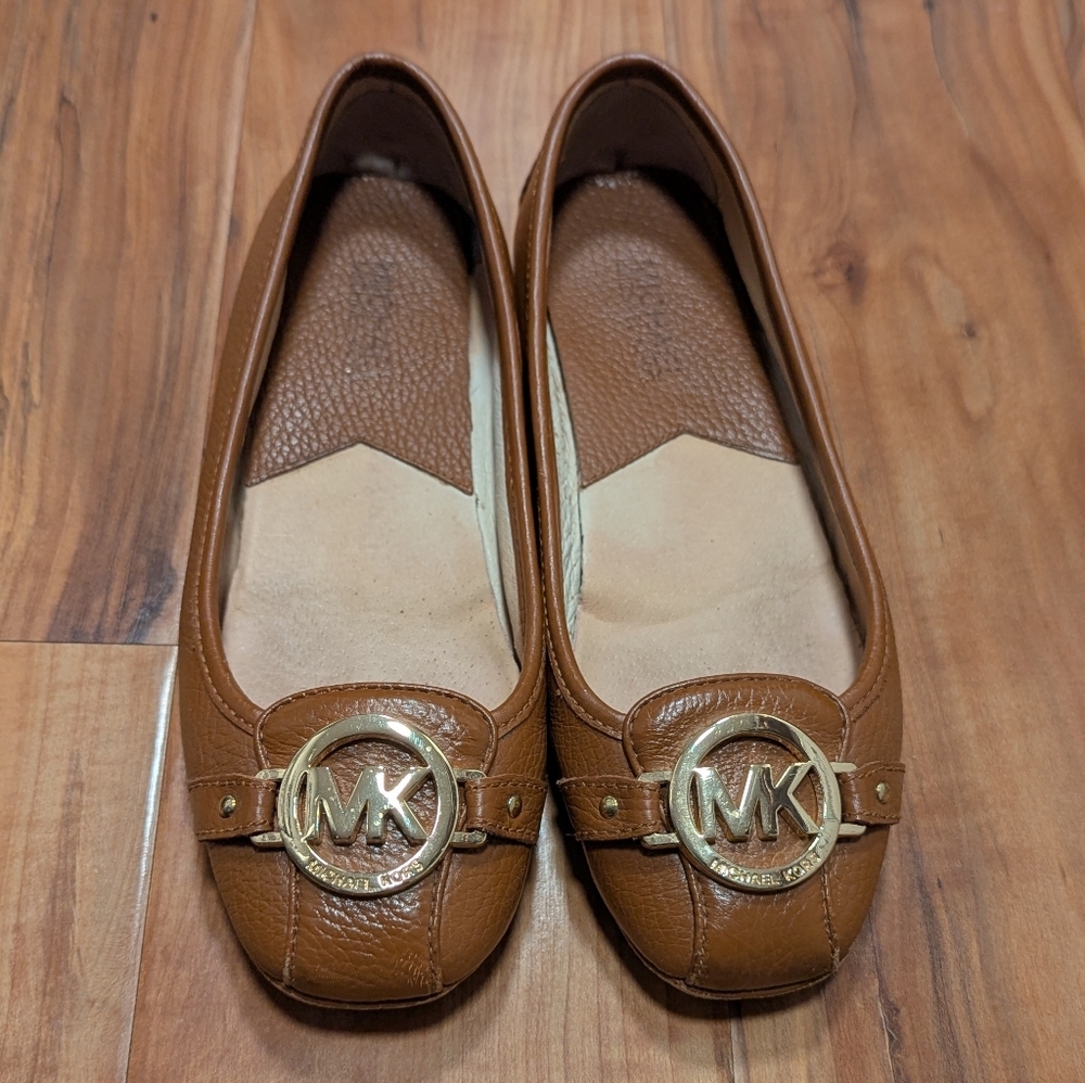 Michael Kors Camel Brown Leather‎ Flats Loafers Gold Accent Hardware Women's 6.5